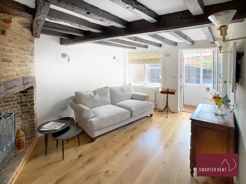 Hébergement de vacances - 2 Bedroom With Permit Parking Close By