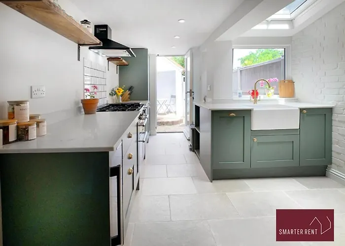 Henley-On-Thames - 2 Bedroom Cottage With Permit Parking Close By