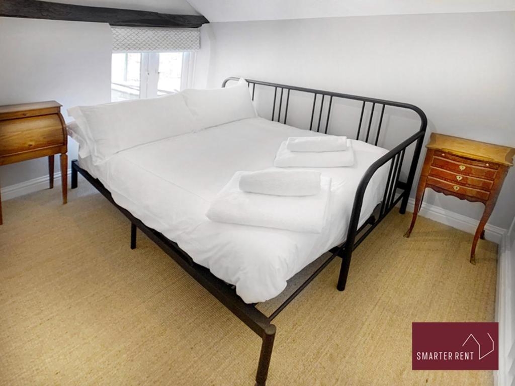 - 2 Bedroom With Permit Parking Close By Holiday home