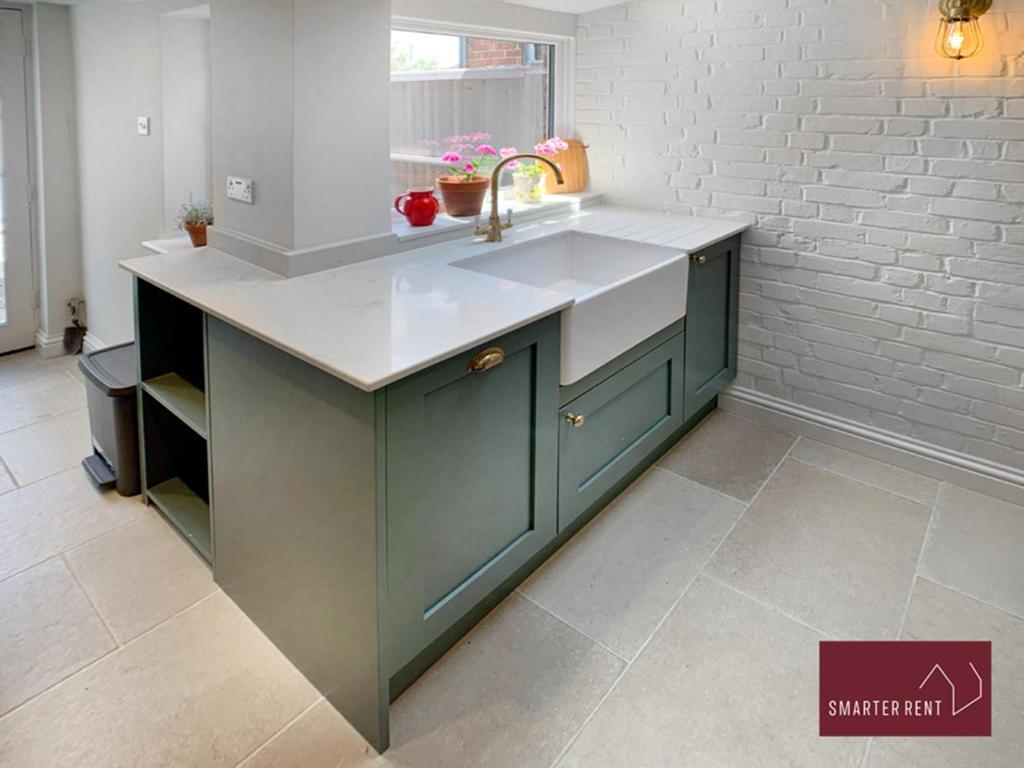 - 2 Bedroom With Permit Parking Close By *