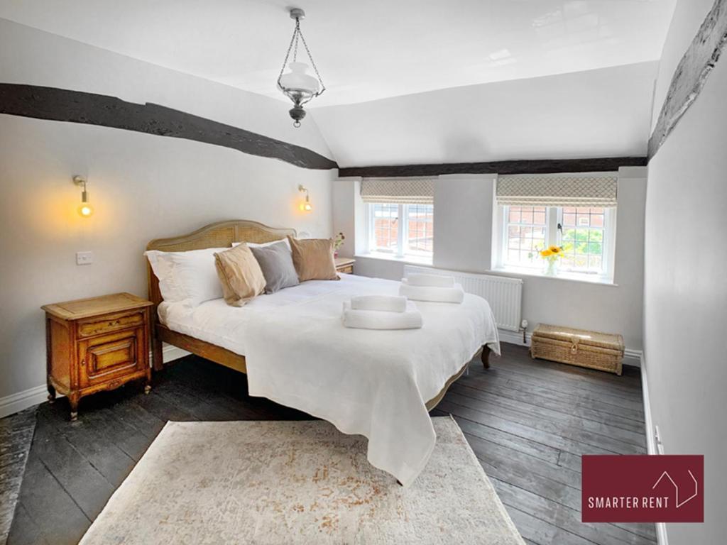 - 2 Bedroom With Permit Parking Close By *